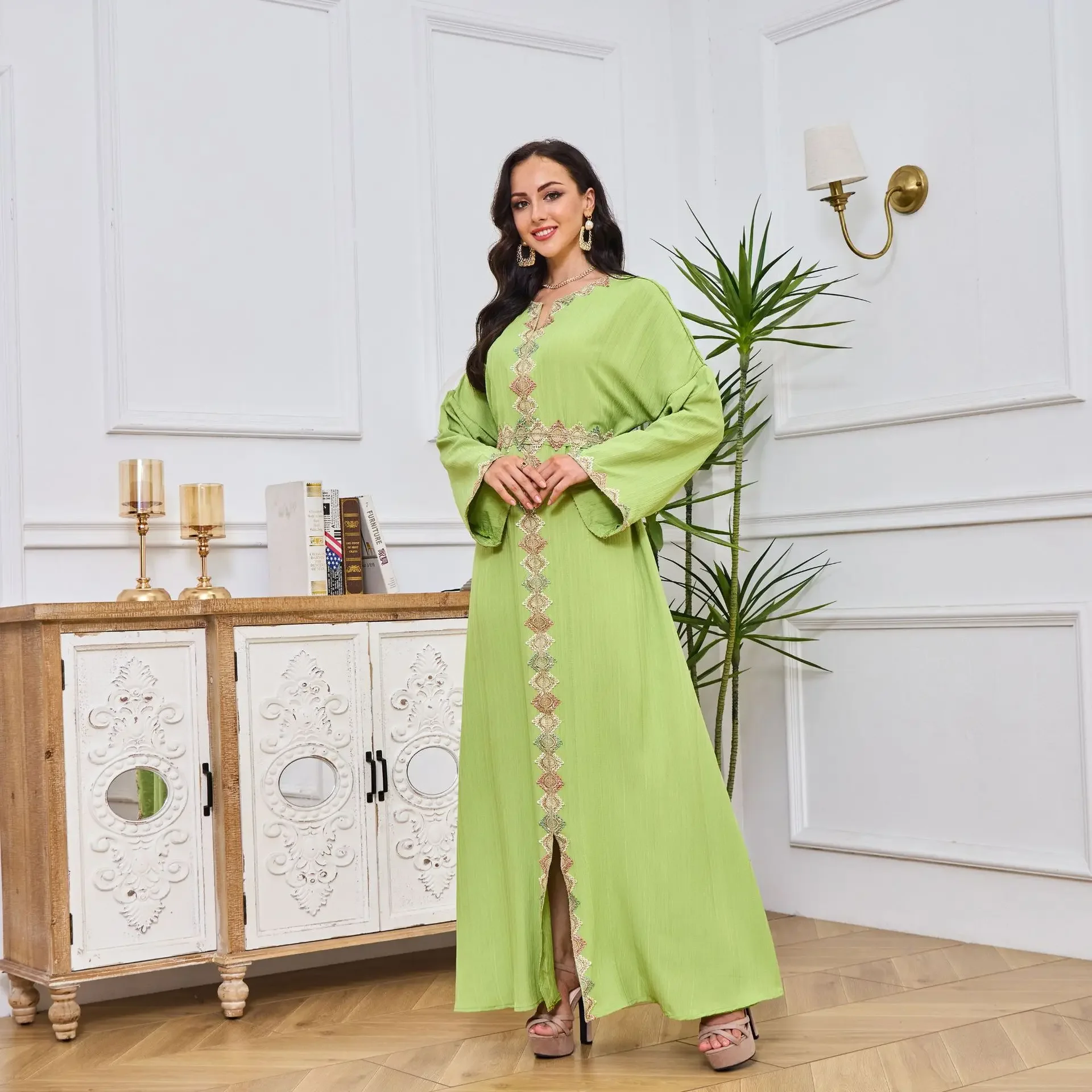 

Embroidered Dress Women Elegant Long Sleeve Eid Muslim Robe Islamic Caftan Kaftan Moroccan Dresses Jalabiya Ramadan Abayas