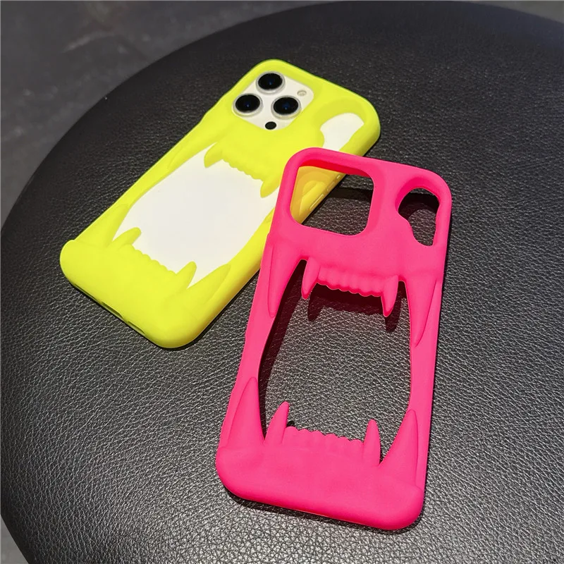 

Luxury Fluorescence Skull Tiger Teeth Crossbones Phone Case For iPhone 11 12 13 14 15 16 Pro Max Plus Matte Death's Head Cover
