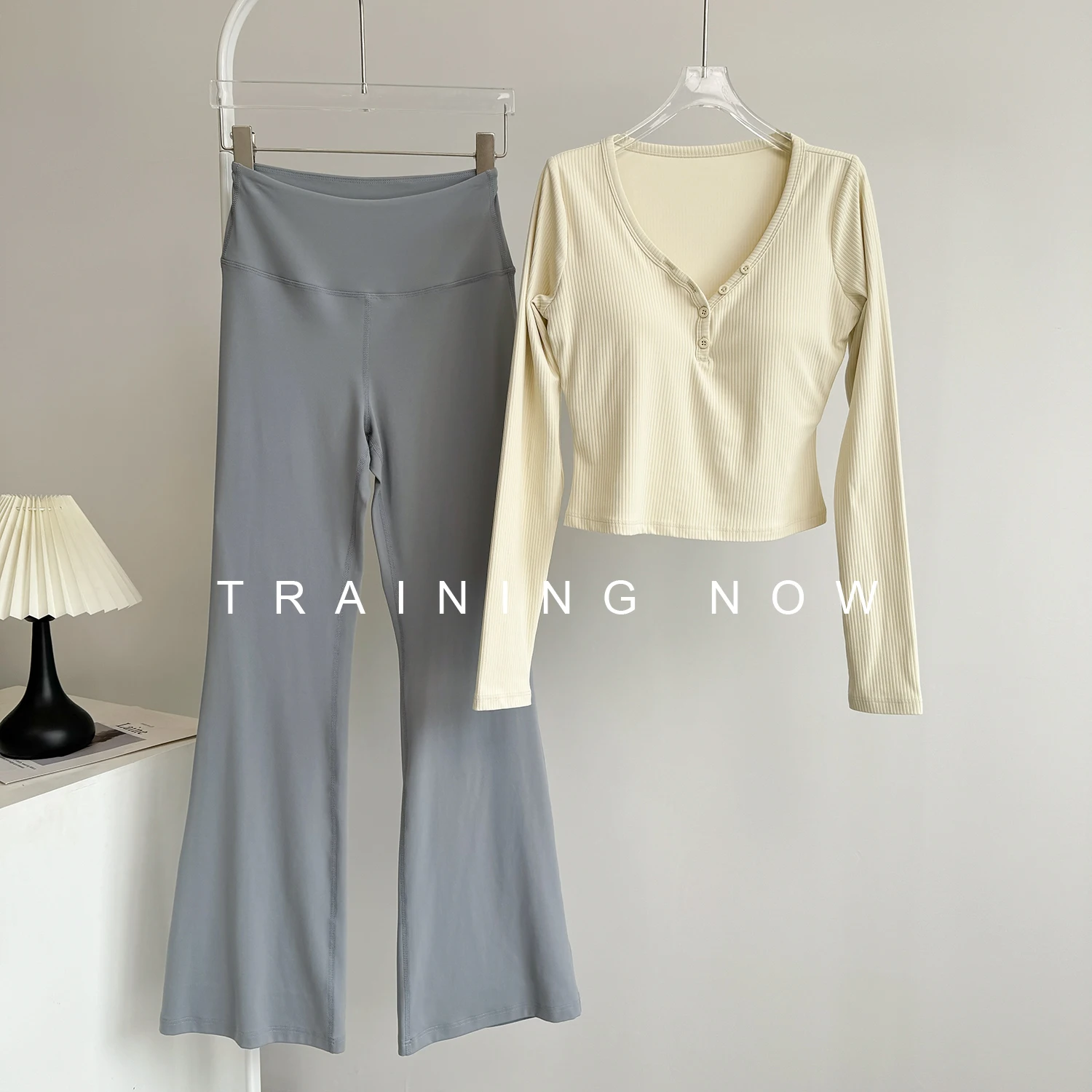 superbe-combinaison-de-sport-pour-femmes-avec-coussinets-de-poitrine-pour-l'entrainement-de-yoga-course-du-matin-sechage-rapide-manches-longues-taille-haute-bootcut-de-yoga