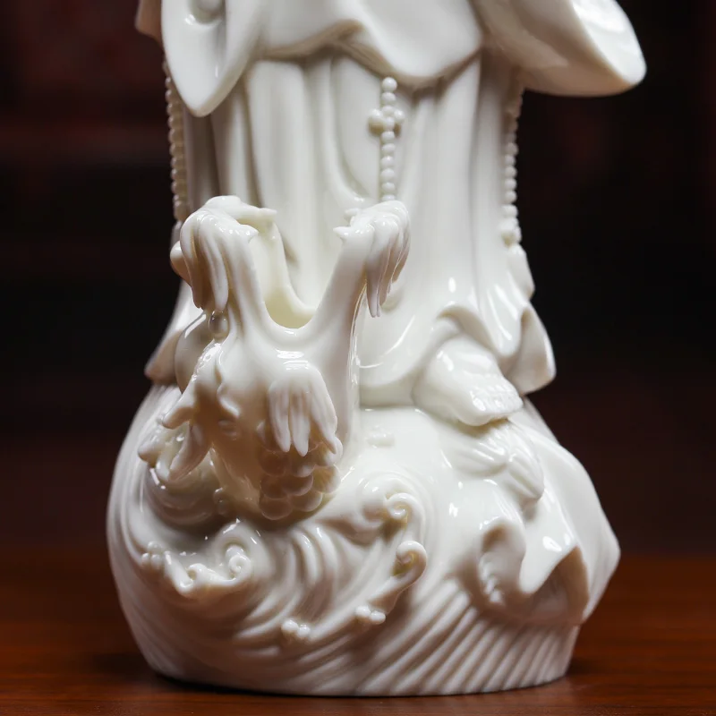 White porcelain ceramic dripping guanyin Buddha Buddha nanhai Guanyin Bodhisattva family worship ornaments desk decoration