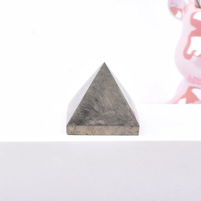 1 Stück natürliche, polierte Pyrit-Kristallpyramide, Heilstein, Energie-Turm, schlichte Kristall-Ornamente zur Dekoration von Wohnräumen, Geschenkidee.