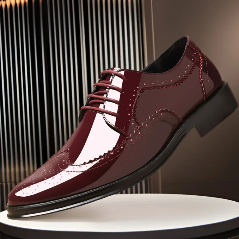 Glossy Patent Leather Brogue Perforated Carved Formal Dress Shoes Lace Up Fashion Young Men Groom Wedding Party Leather Shoes