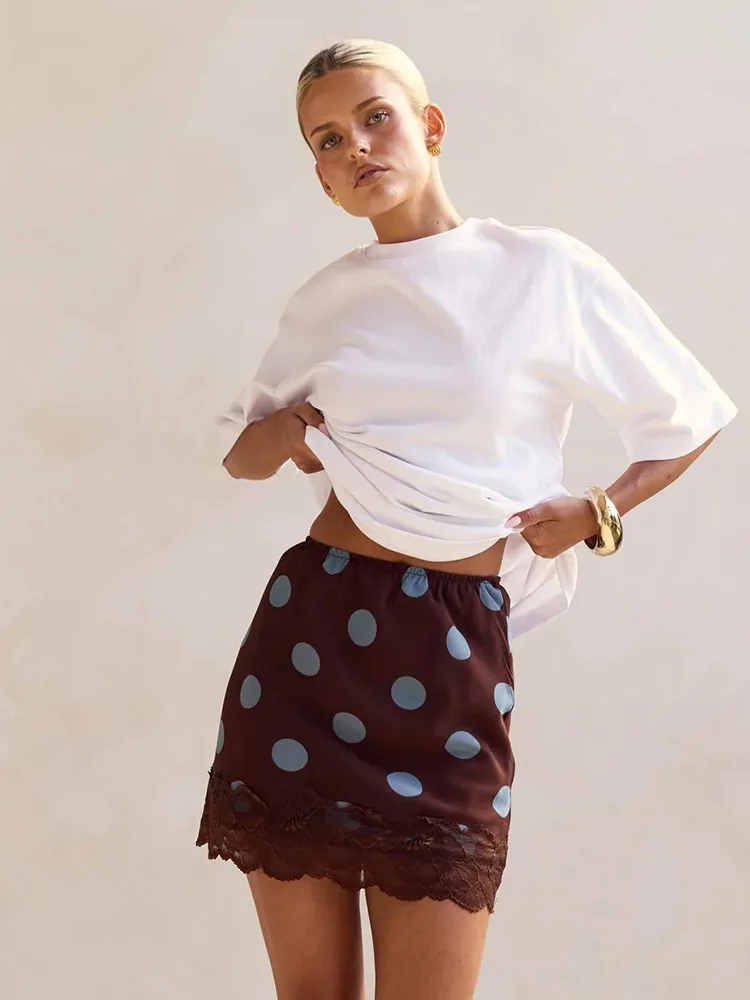 

Шикарная атласная полуюбка-комбинация Apprabant шоколадно-коричневого цвета с голубыми горошками и кружевной отделкой в винтажном стиле для клубных мероприятий