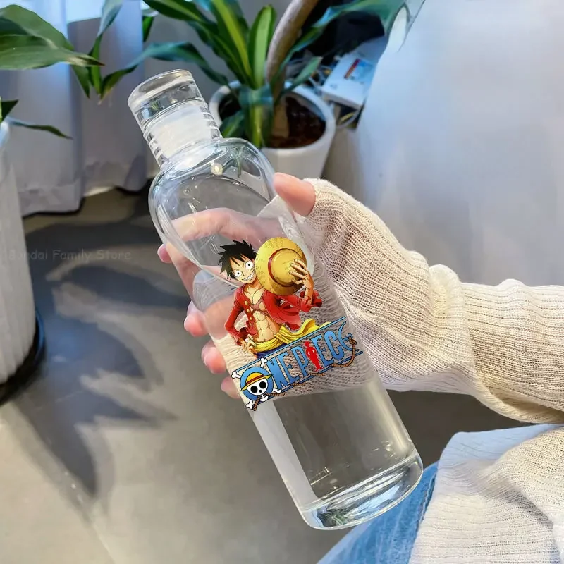 Botella de agua Luffy de una pieza, botella de agua deportiva de plástico de gran capacidad, portátil, a prueba de fugas, regalos de Anime, 500ml