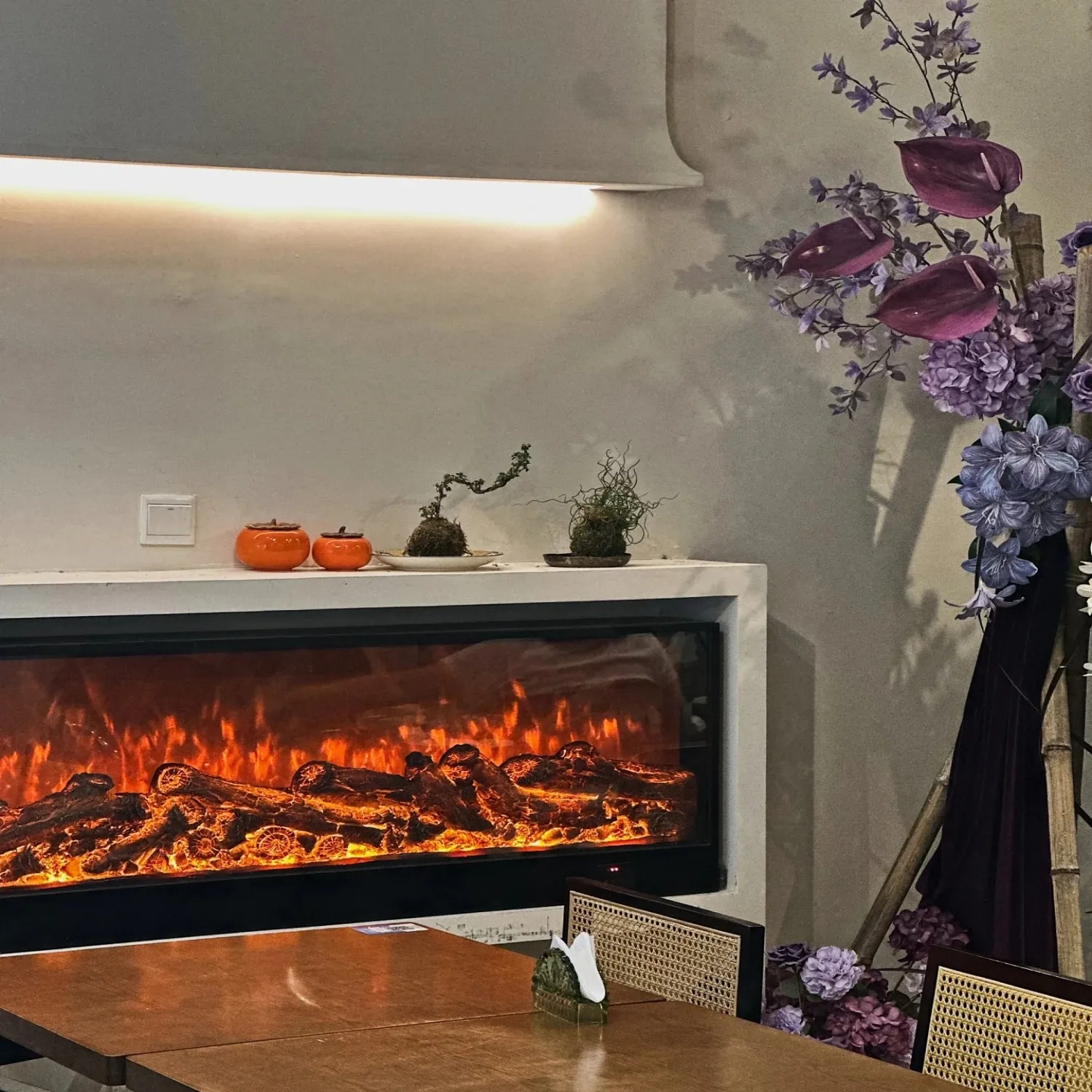 【ساخن】مدفأة كهربائية حديثة ثلاثية الأبعاد مثبتة على الحائط للاستخدام الداخلي، مواقد زخرفية لحرق الخشب المدمج