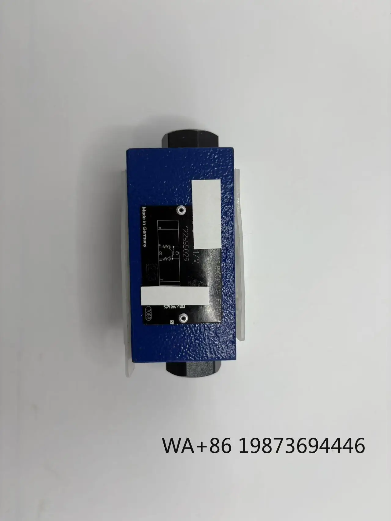 Universal spare fitting coded R900347504 for different industrial production mechanical assembly
