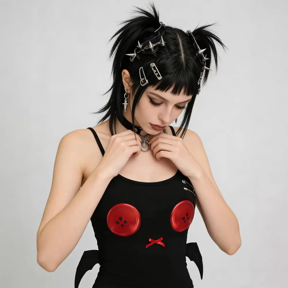 Neues Punk-Ästhetik-Cropped-Camisole-Top im Y2K-Subkultur-Stil, Teufels-Schwarz-Rot-Farbblock, Schleifenflügel, Knopfverschluss, tailliert, Streetwear für heiße Mädchen. – Detail 4