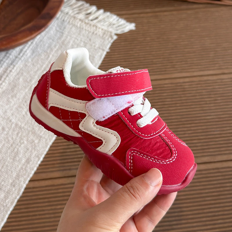 Kleinkind-Sneaker für Mädchen, Kinder-Freizeitschuhe mit Klettverschluss, weiche Sohle, Klettverschluss-Laufschuhe für kleine Mädchen, Rot/Weiß/Gelb – Detail 8