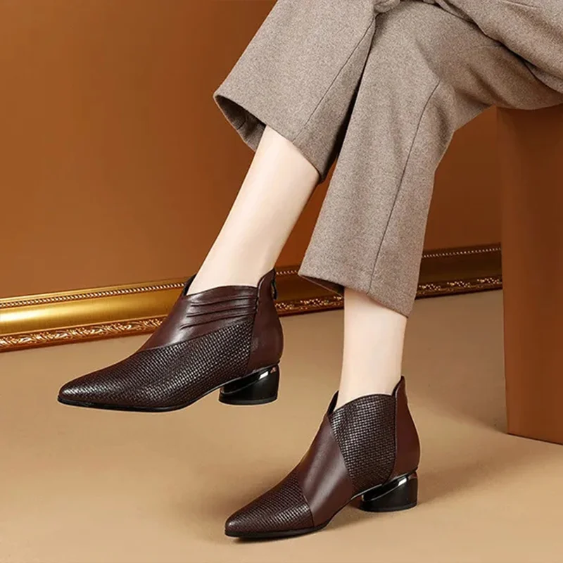 2024 fashion Luxury stivaletti in pelle da donna scarpe da ginnastica a punta scarpe autunnali da donna tacchi bassi da ufficio