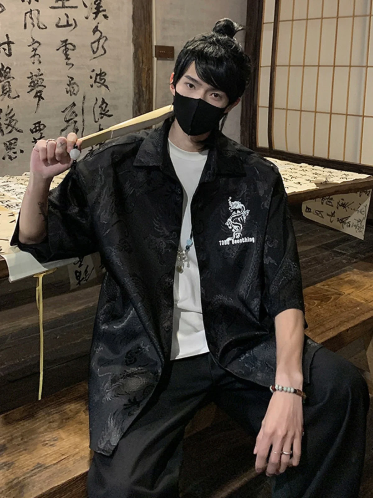 

Новая китайская рубашка с коротким рукавом и вышивкой в виде дракона, летняя, в национальном стиле, модная, мужская, повседневная рубашка-куртка.