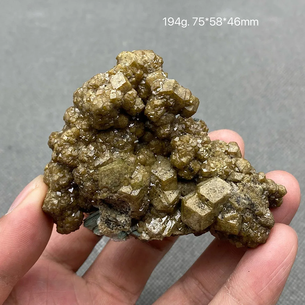 100% natural Inner Mongolia garnet raw stone and lamellar calcite ore crystal specimen