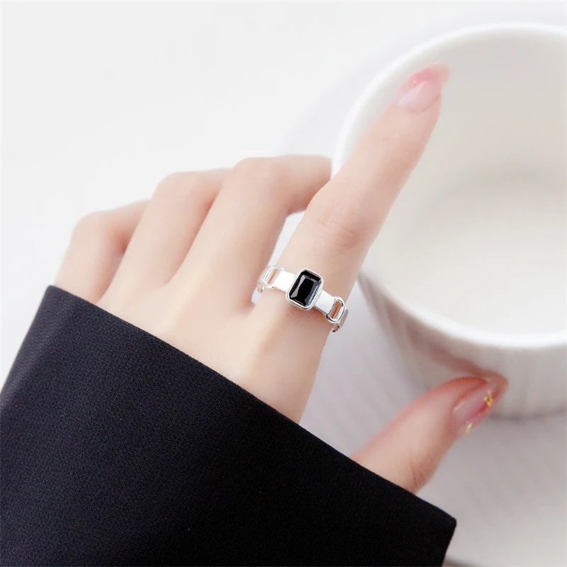 WYEAIIR 925 Sterling Silver Geometric Chain Black White Shiny Zircon Fine Jewelry Luxury Resizable Opening Female Ring