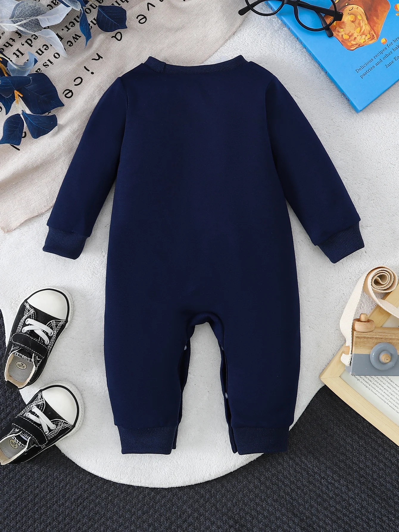 1-teiliger Baby-Panda-Print-Strampler, Langarm-Jumpsuit mit Druckknöpfen im Schritt, Weich gestricktes Unisex-Baby-Outfit, Niedliche Freizeitkleidung für den täglichen Gebrauch zu Hause. – Detail 2