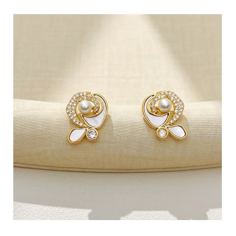 

Premium Shell Flower Stud Earrings Slightly Inlaid Zircon Light Luxury Simple Jewelry Spring