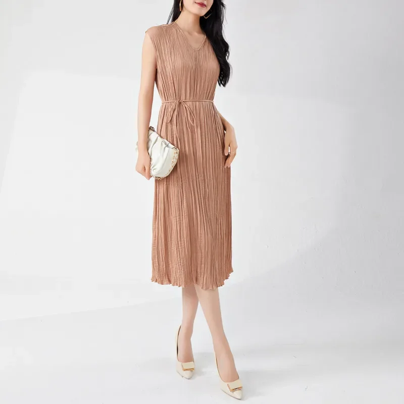 

Miyake Loose Solid Colour Pleated Dress Women's V-neck Sleeveless Lace Waisted Fashion Casual Versatile Dress 2025 Summer Wave