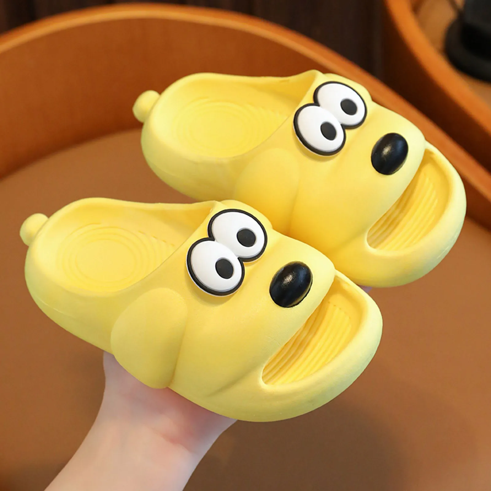 Children Fasion Cartoon Shoes Comfortable Thick Soft Soled Home Slippers Fashionable Outdoor Beach Slippers Girls House Slippers