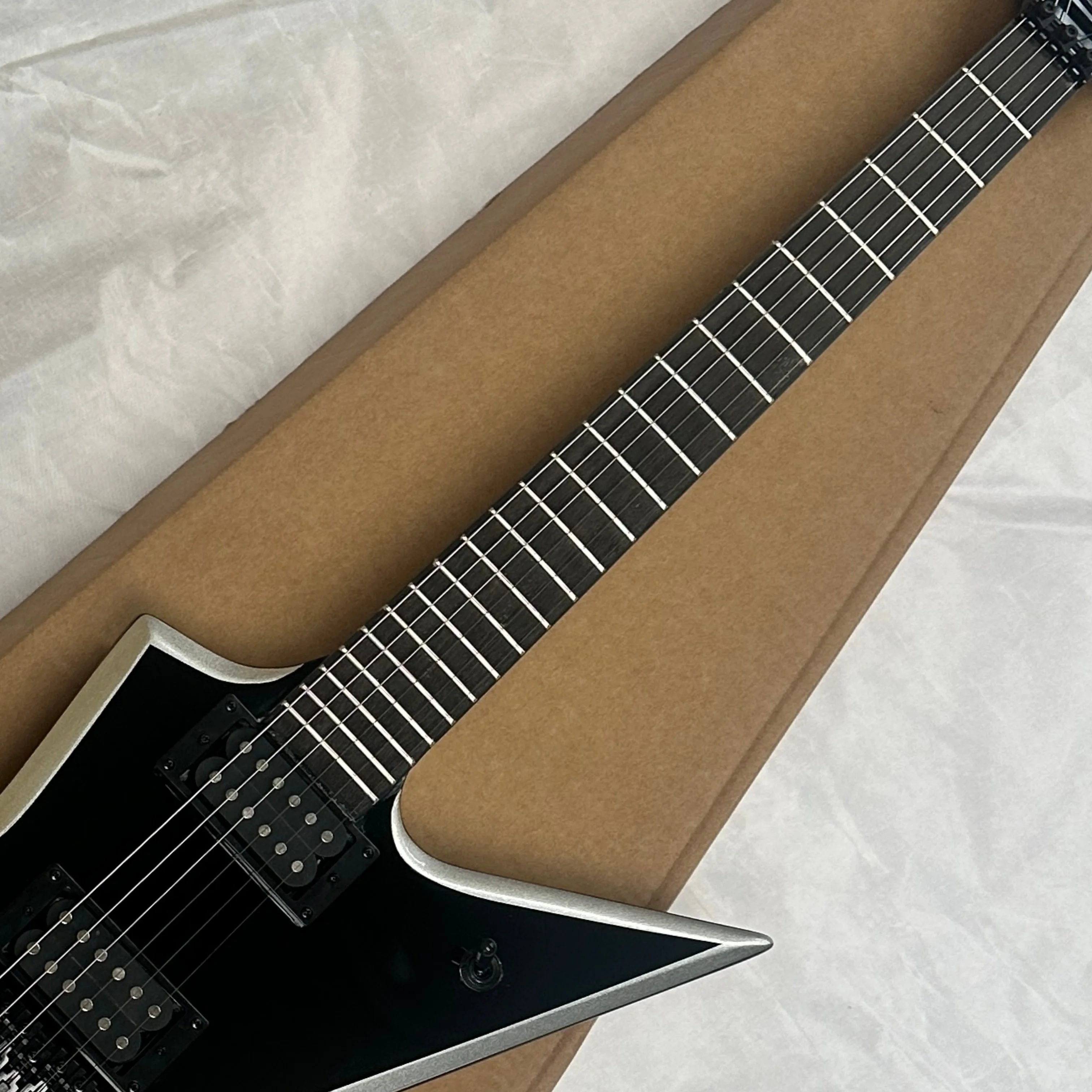 Nuova chitarra elettrica nera  - Electric Guitar Beginner recensione e prezzo