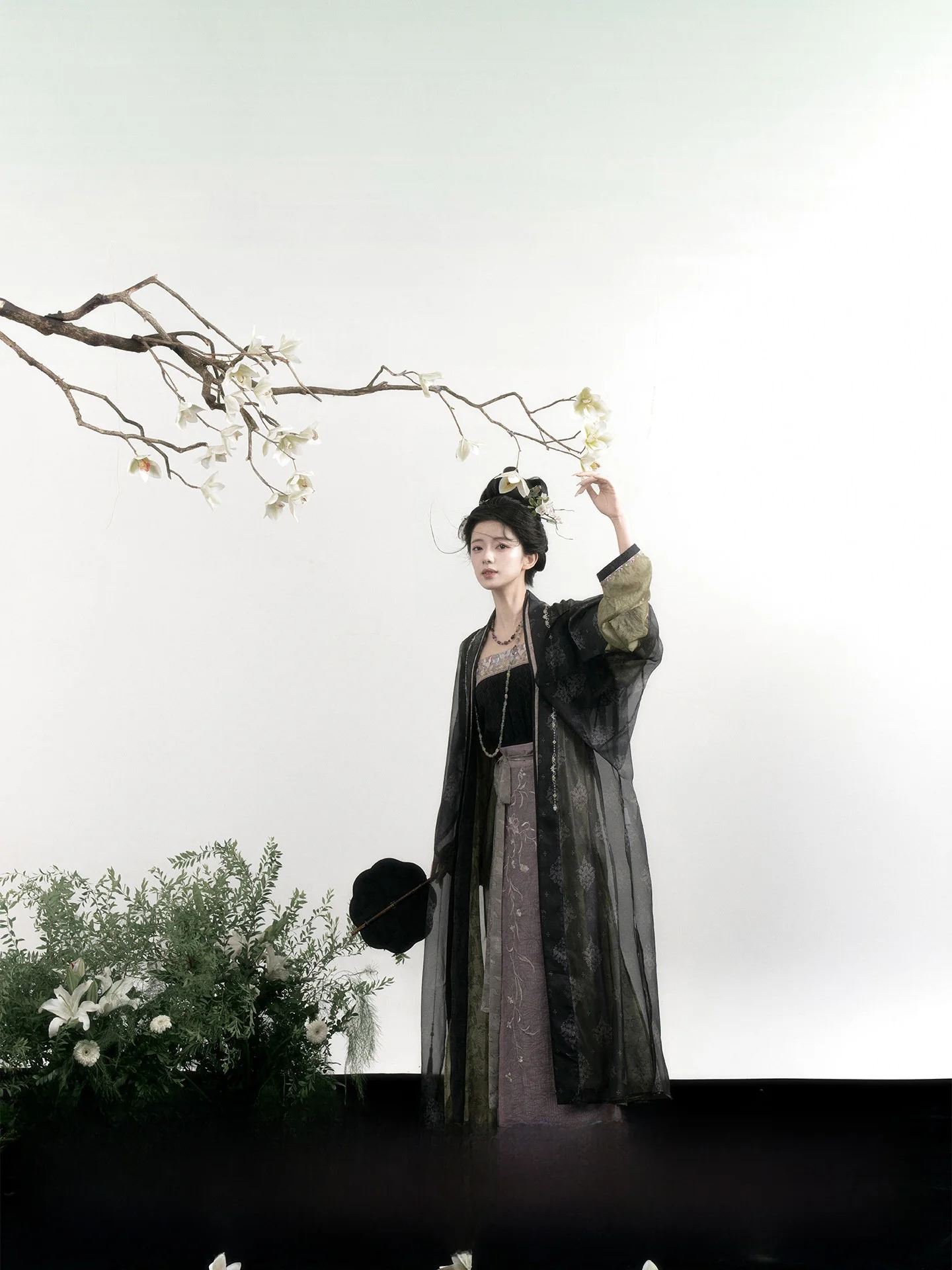 

Оригинальный женский комплект Ханьфу в стиле династии Сун: вышитое длинное пальто и юбка с завышенной талией, коллекция Cloud Guest Book