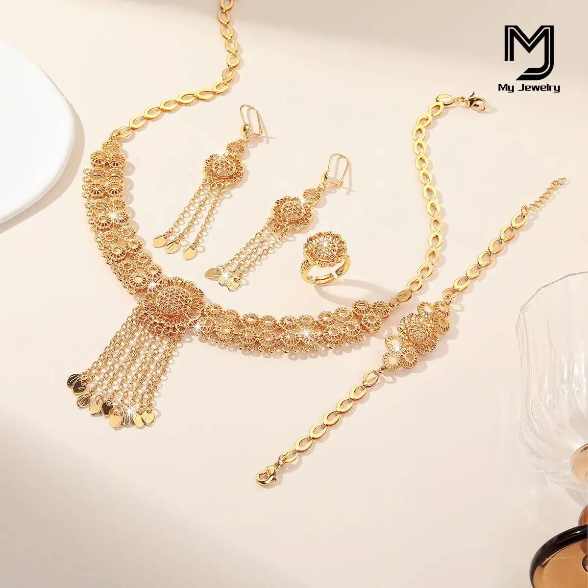 

Middle Eastern Fashion Women's Light Luxury Floral Hollow Tassel Necklace Dubai Gold-Plated Elegant Earrings Jewelry Set Daily Casual Holiday Gift