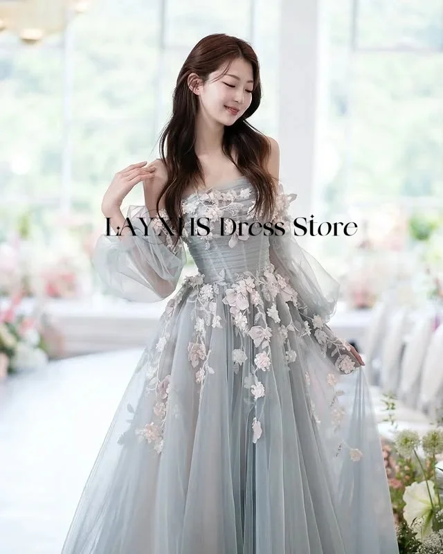 2026 جديد وصول كوريا فساتين حفلات الزفاف ألف خط قبالة الكتف ثلاثية الأبعاد الأزهار صورة تبادل لاطلاق النار فستان الأميرة مخصص ثوب مسائي #2