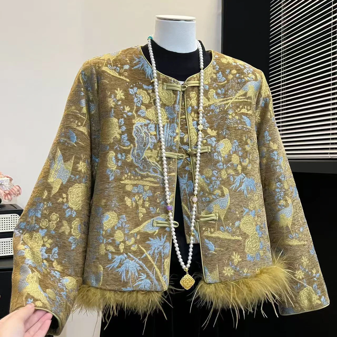 

2025 Autumn New Chinese Style Hanfu Costume Jacket Women Luxury Feather Trim Tang Clothes Qipao Long Sleeve Outwear Bigsize 4Xl