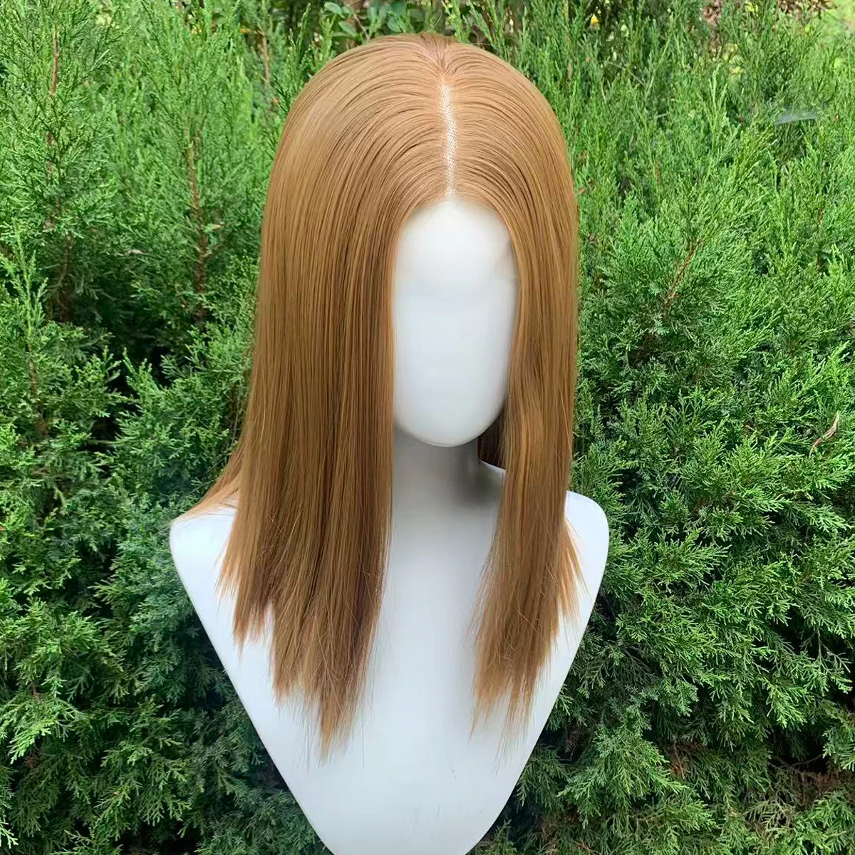 Goldbraune synthetische Lace-Front-Perücken für Frauen, 13 x 4, klebefreie Spitzenperücke, gerade, 150 % Dichte, Cosplay-Perücke, Mittelteil