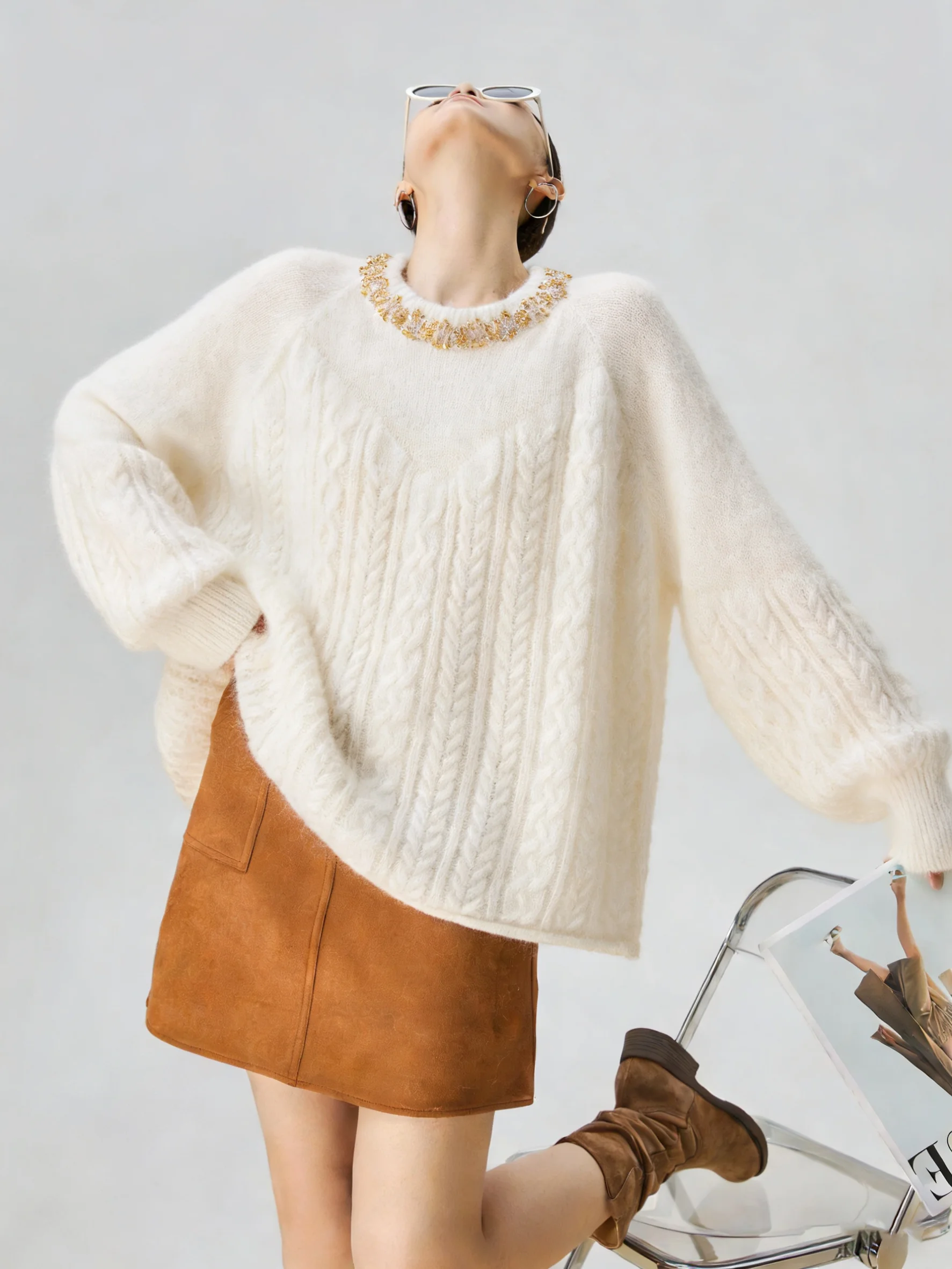 

Бежевый вязаный свитер с пайетками, круглый вырез, свободный крой, женский, уникальный, весна 2026, модный топ, ретро-стиль, повседневный, для отдыха