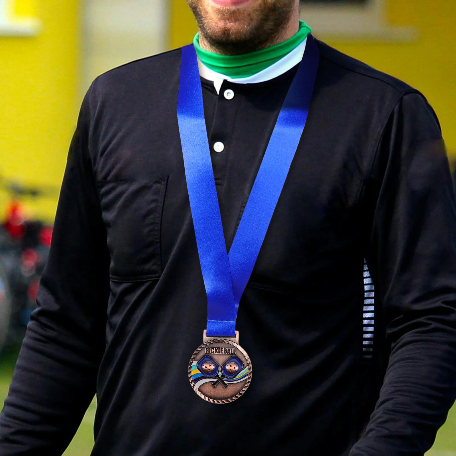 قطعة واحدة من الميدالية الرياضية لمسابقات كرة البيسبول، وسام جائزة بلمسة نهائية من سبائك الزنك لشاركة الأحداث الرياضية