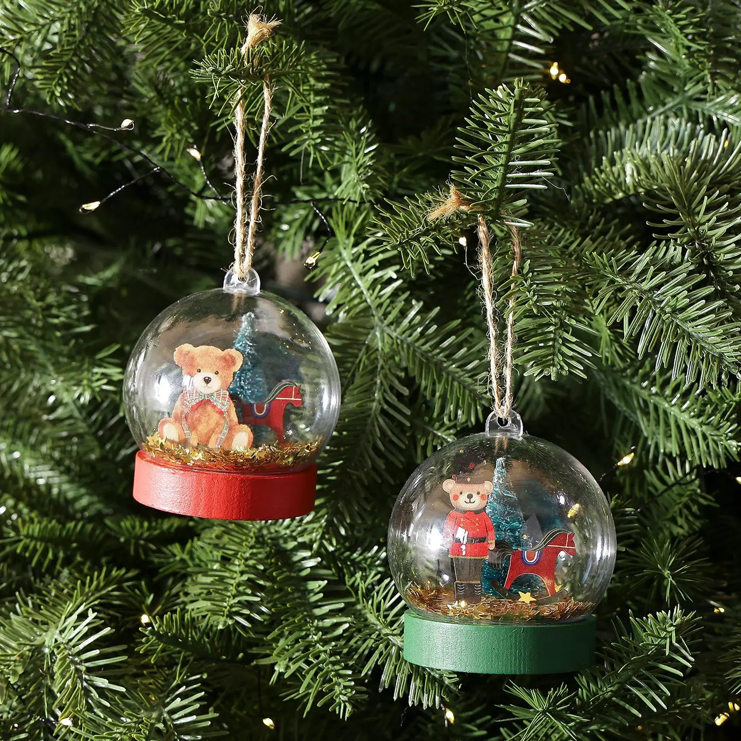 Chrismas Decorations Glass Display Ball Snow Globe with Wooden Bear Soldier Inside the Ball Decorative for Xmas Tree Pendant