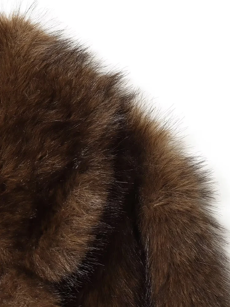 European and American style 2025 winter new women's clothing, fashionable and trendy reversible faux fur effect jacket.