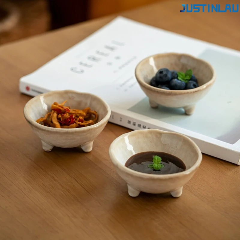 JUSTINLAU Plato de cerámica pequeño para salsas, para el hogar, para hot pot, para vinagre, para chile, para platos fríos, para mostaza, con tres patas