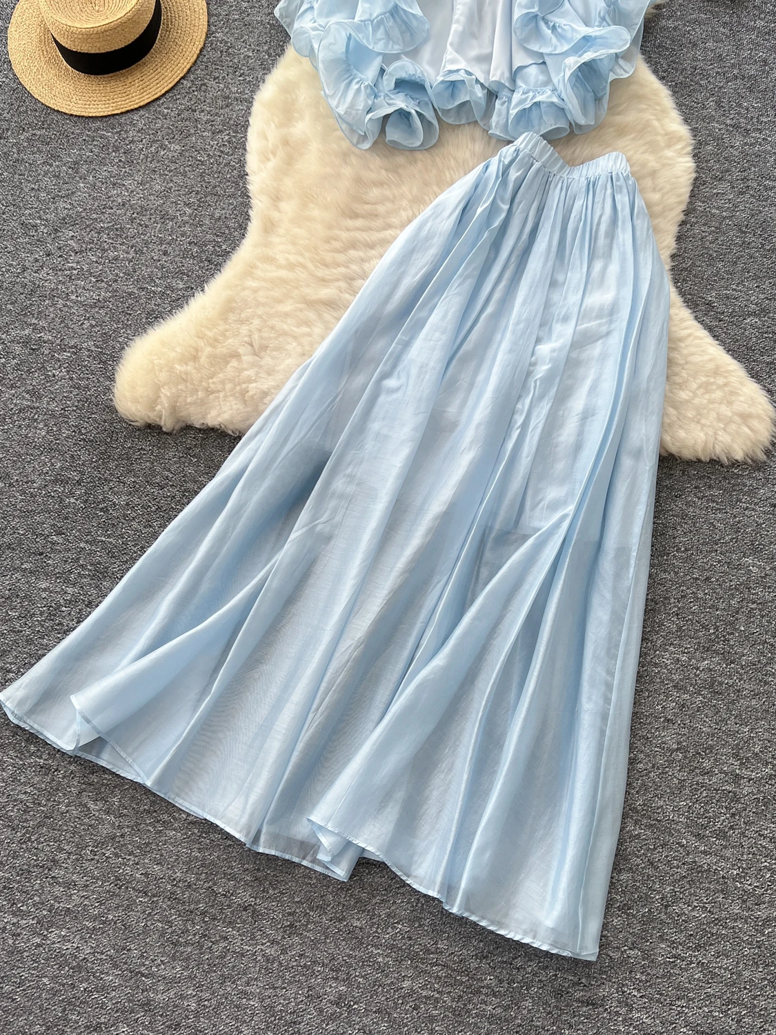 Set atasan dan rok wanita Sweet Summer Outfit dengan rok midi berpinggang elastis dan ujung berlipit, cocok untuk liburan pantai.