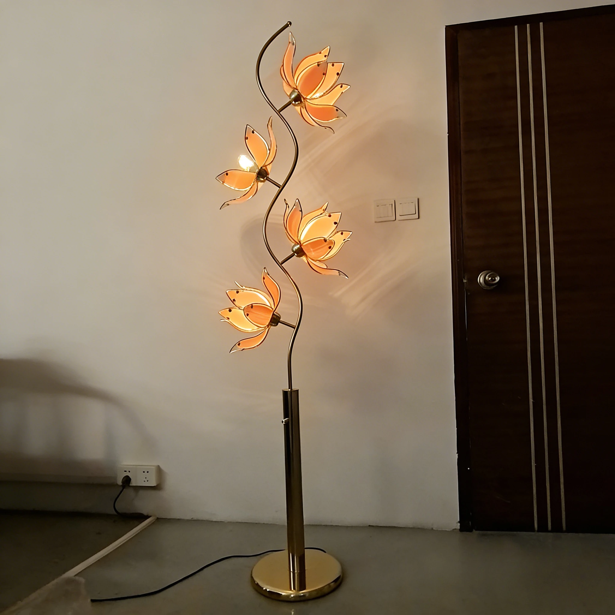 

Living Room Floor Lamp In Metal With Elegant Gold Color Finished Perfect For Indoor Lighting And Home Decoration