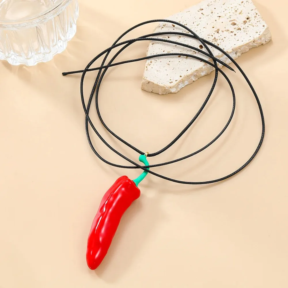 Fashion Boho Style Red Pepper Pendant Necklace Cute Realistic Simulated Chili Necklace Simple Simulated Vegetable Collar