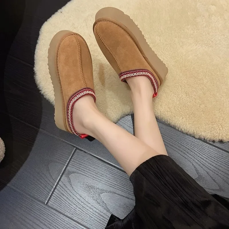 Nowa moda zimowa damska ciepły zamsz śnieżne skórzane buty wkładane mokasyny buty kobieta Lady Bottine Botas buty 2024