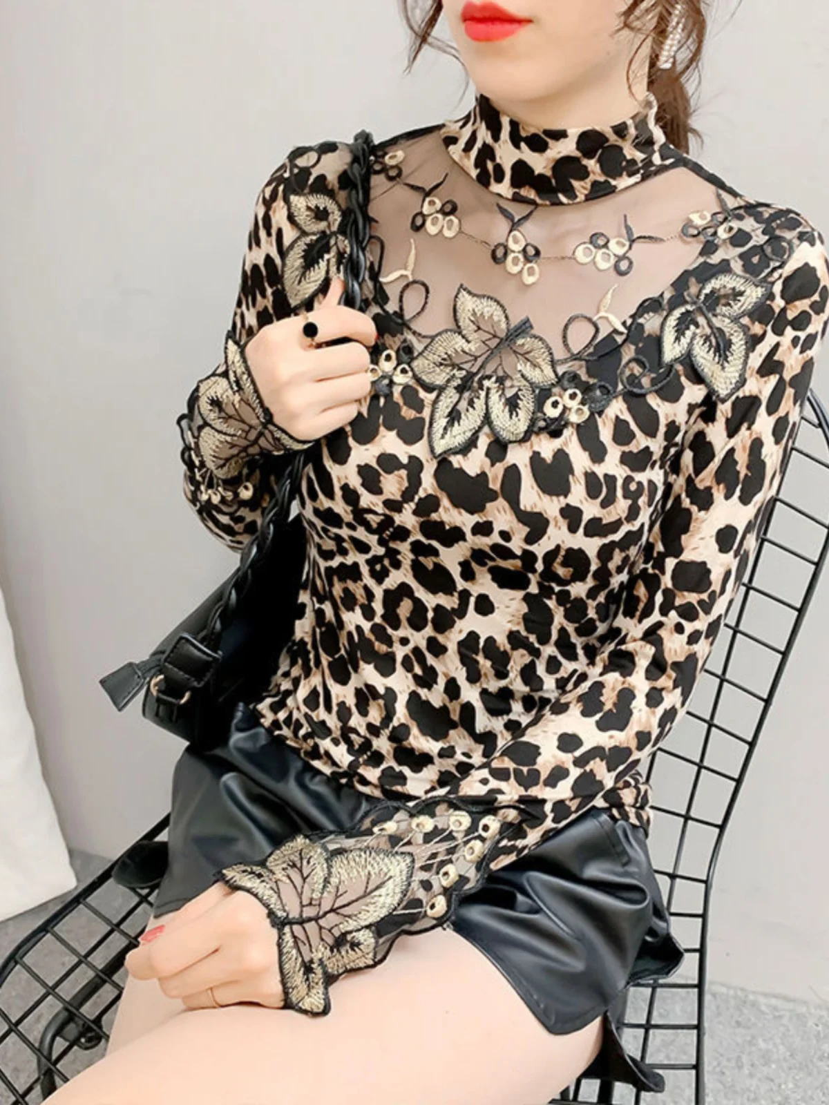 

Slim Fit Leopard Print Long Sve Lace Top Women's Faion Spring 2024 Polyester Material Chinese Sle Stage Costume