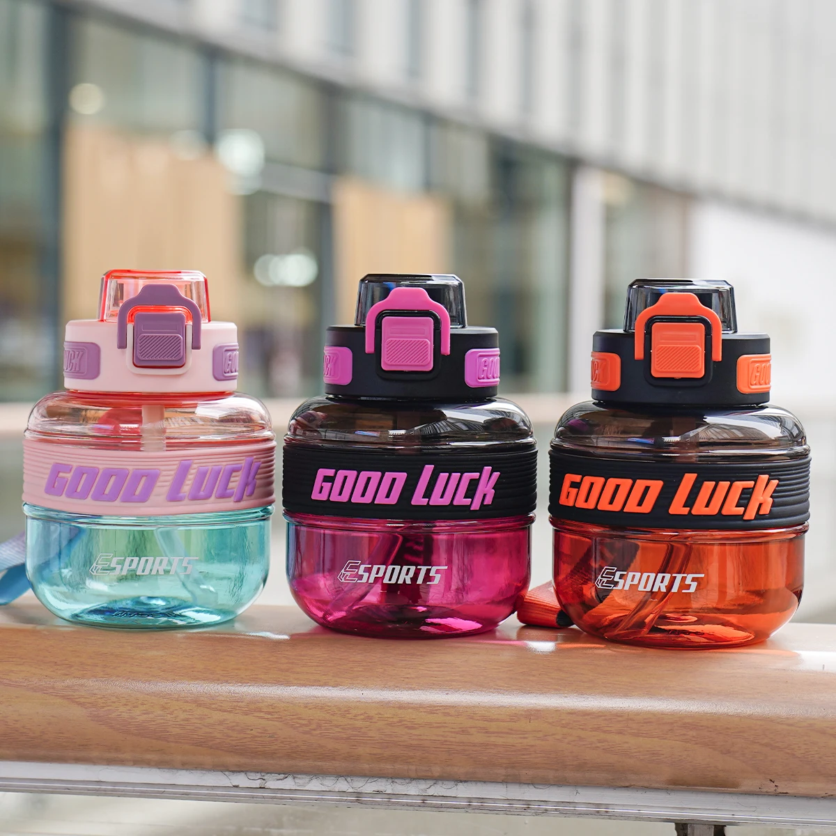 1pc 600ml/20oz Cute and Compact Sports Water Bottle with Gradient Design and Lid, Suitable for Play, Outdoors, Birthday