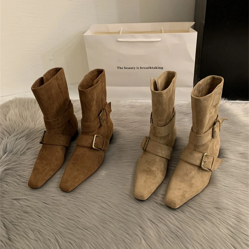 

2025 г., модные и популярные короткие ботинки в стиле ретро, дизайнерские женские модные ботинки, замшевые ботинки с квадратной головкой, уникальный дизайн, осень-зима