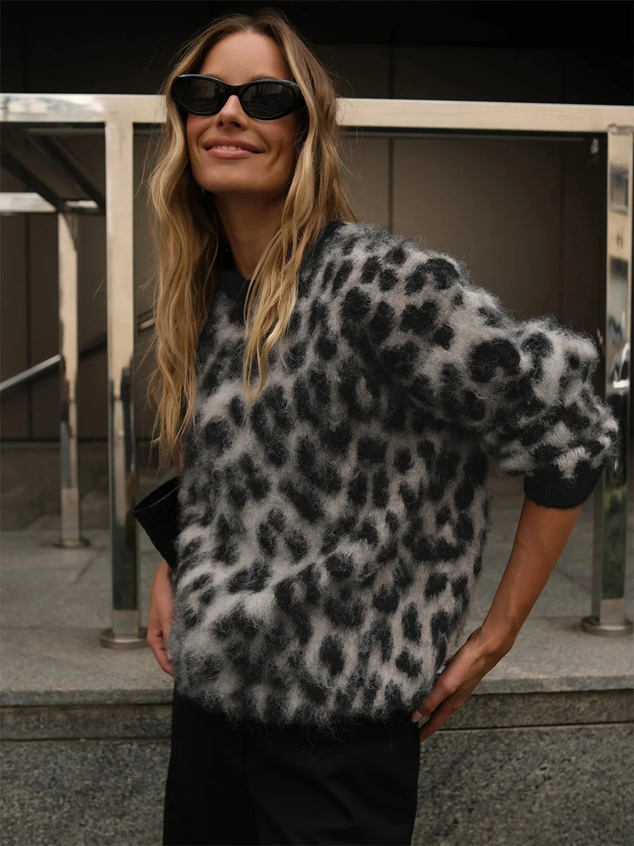 Bornladies Women's Sweater Leopard Print Round Neck Loose Long Sleeved Knitted Casual Autumn and Winter Women's Knitted Sweater