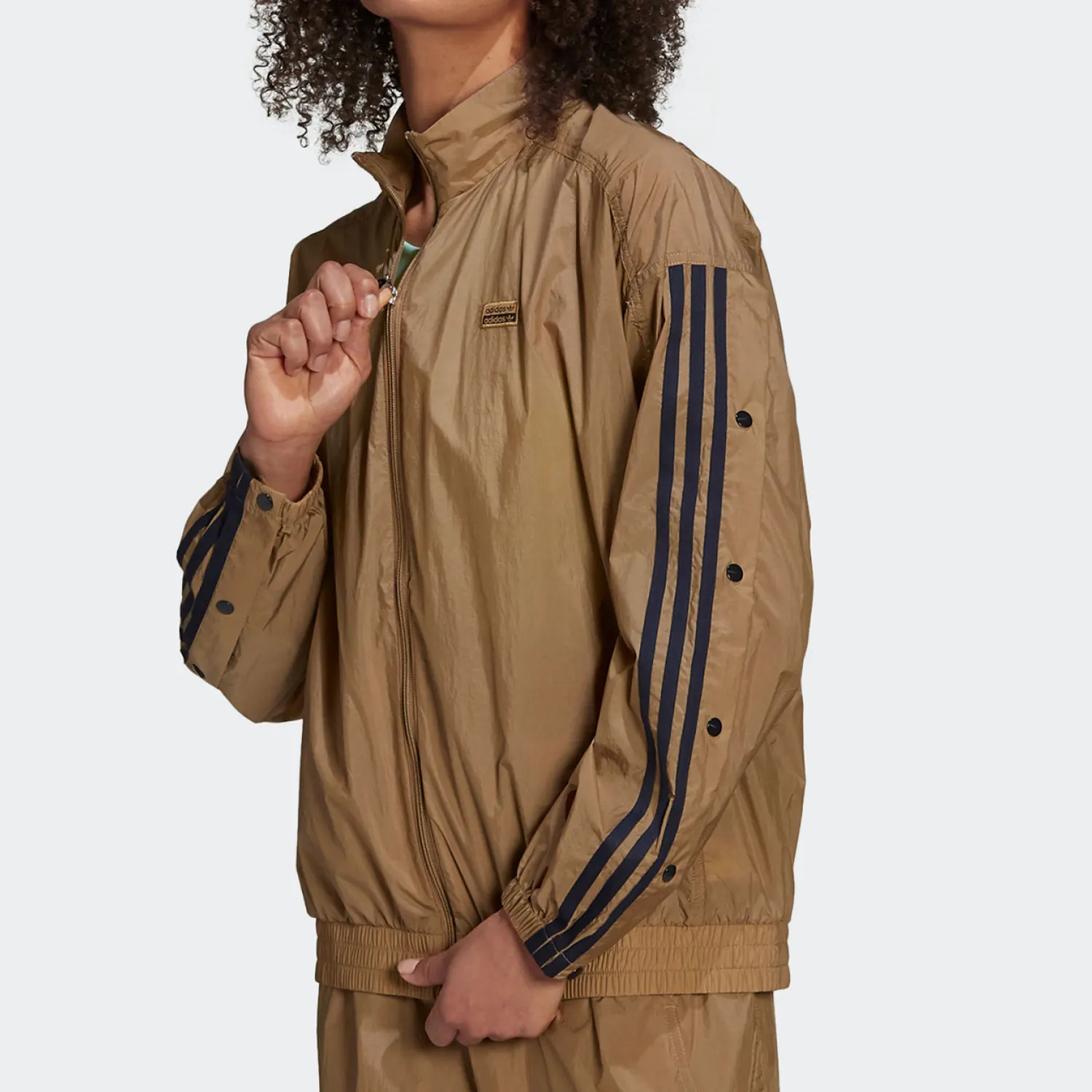 

Оригинальная женская повседневная спортивная свободная куртка Adidas для весны GN4271