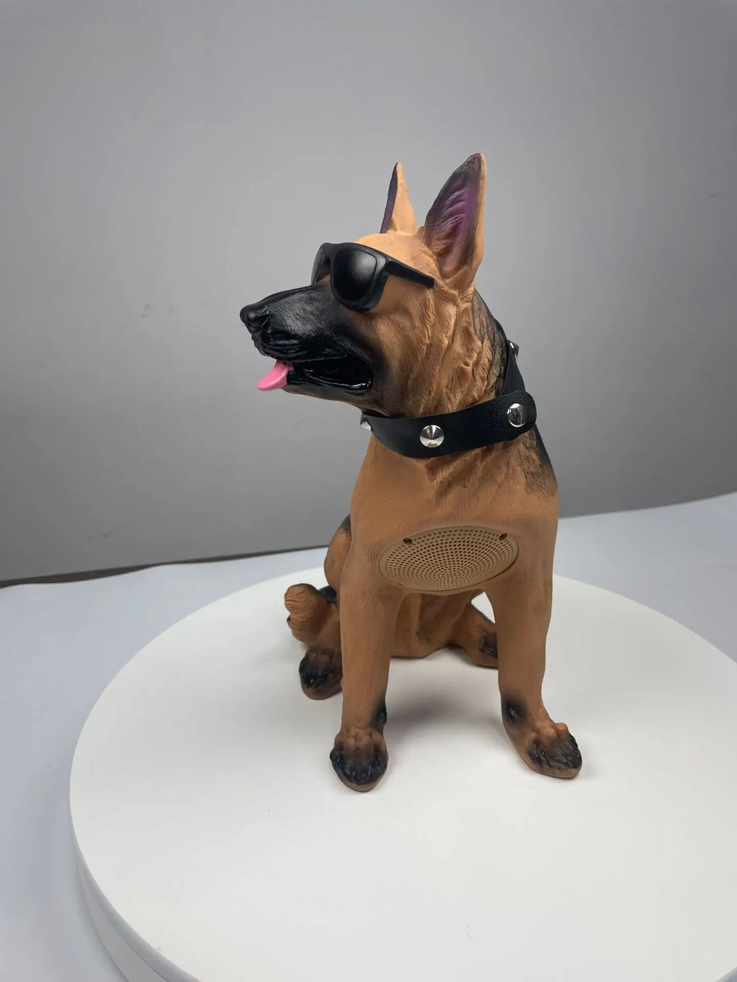 m123 Portable FM Heavy Bass 3D Sound Quality Surround Radio Multifunction Card Subwoofer German Shepherd Dog Bluetooth speaker