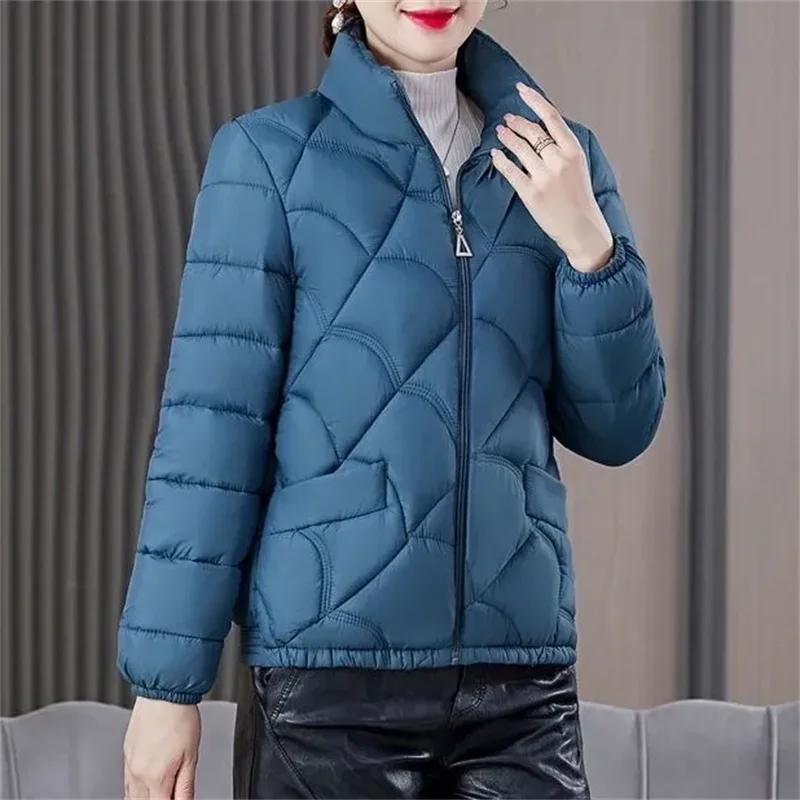 2025 nouvelle mère automne vers le bas coton manteau femmes d'âge moyen courte veste rembourrée manteau rembourré Parkas lumineux veste d'hiver 5