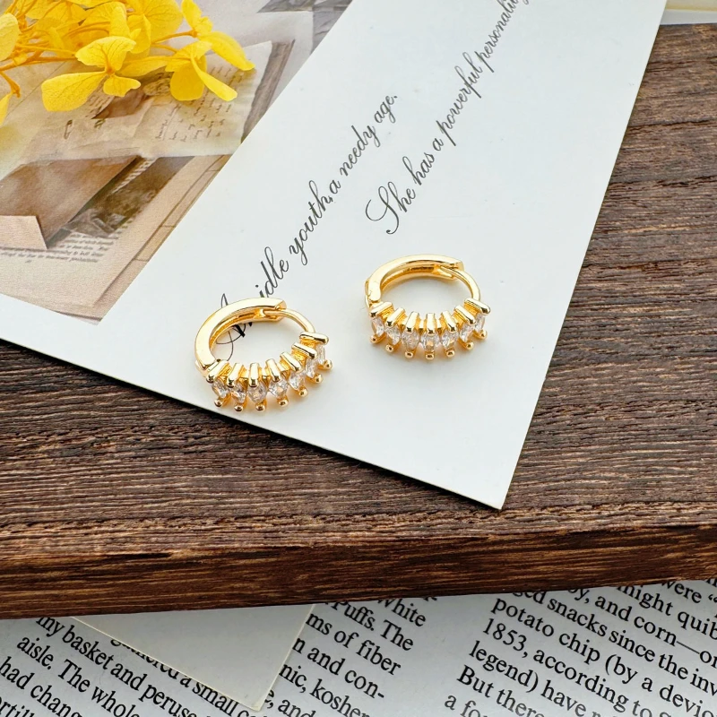 Pendientes de aro de circonio de cobre chapado en oro, joyería, aros con tachuelas de piedras preciosas brillantes, accesorios elegantes para las orejas para mujer, joyas de moda
