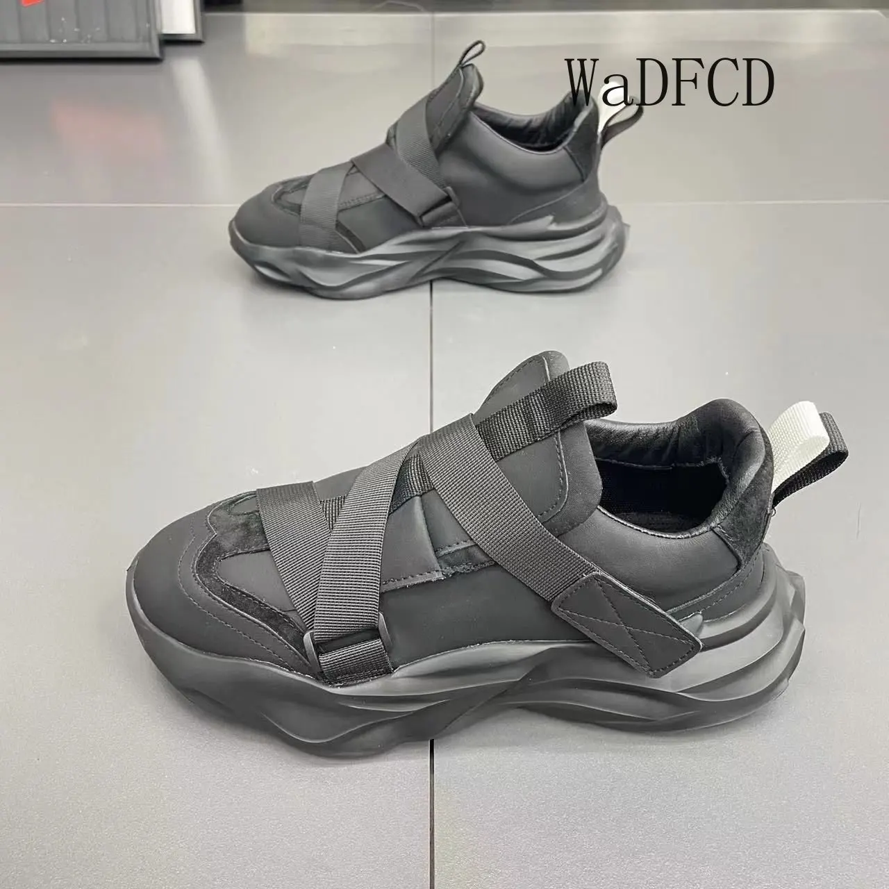 Chunky Sneakers mężczyźni miękkie podeszwy buty do biegania moda na co dzień skóra z mikrofibry górna wysokość zwiększona płaski obcas obuwie