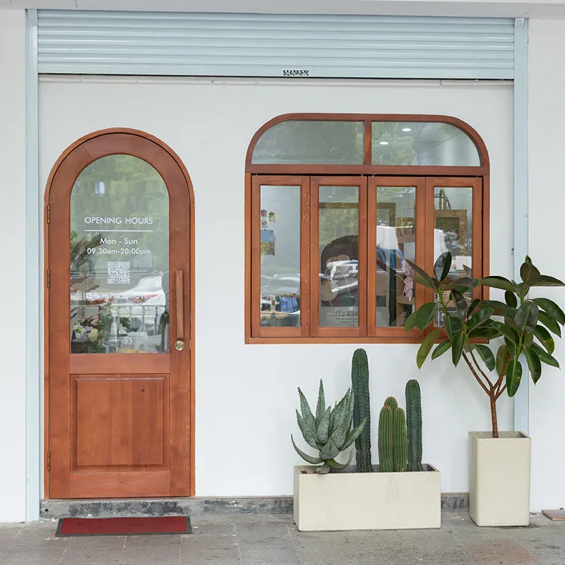 

Customized round arched solid wood window Cinnamomum pine log opposite window Entry door Swing door Coffee shop Clothing store