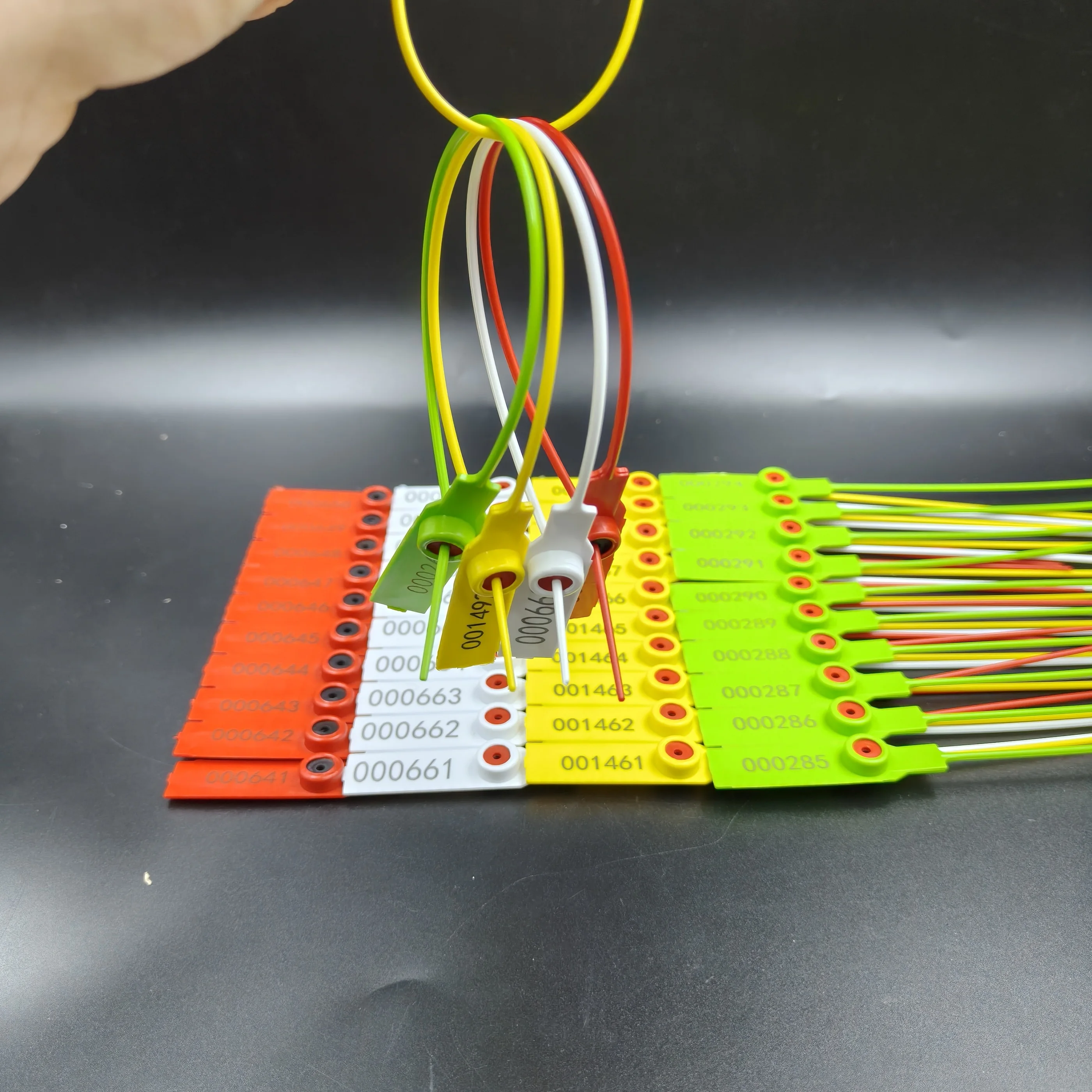 100pcs Anti-Tamper Shipping Package Seals, Self-Locking Disposable Security Tags With Serial Numbers for Clothes, Shoes, Bags