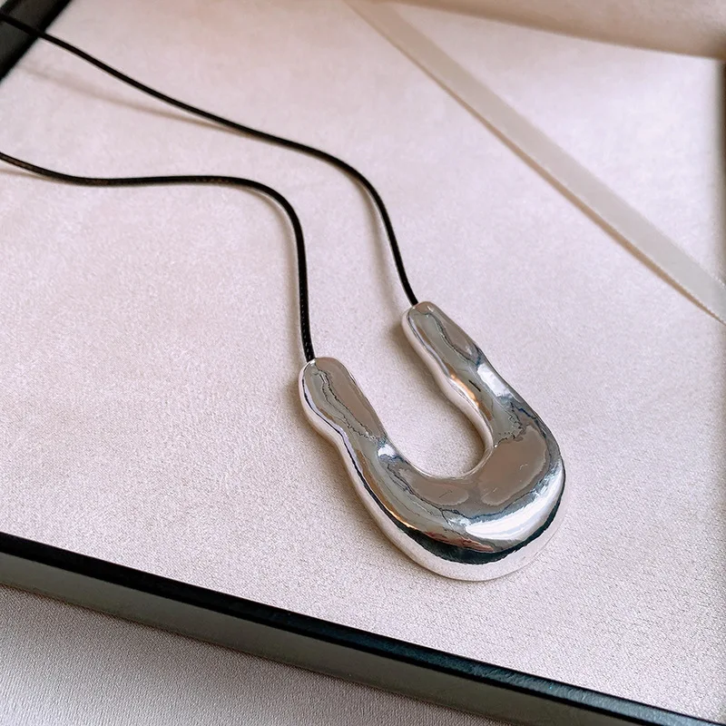 Simple Fashion U-shape Horseshoe Pendant Necklace for Women Men Punk Adjustable Geometric Black Brown Leather Rope Jewelry K-