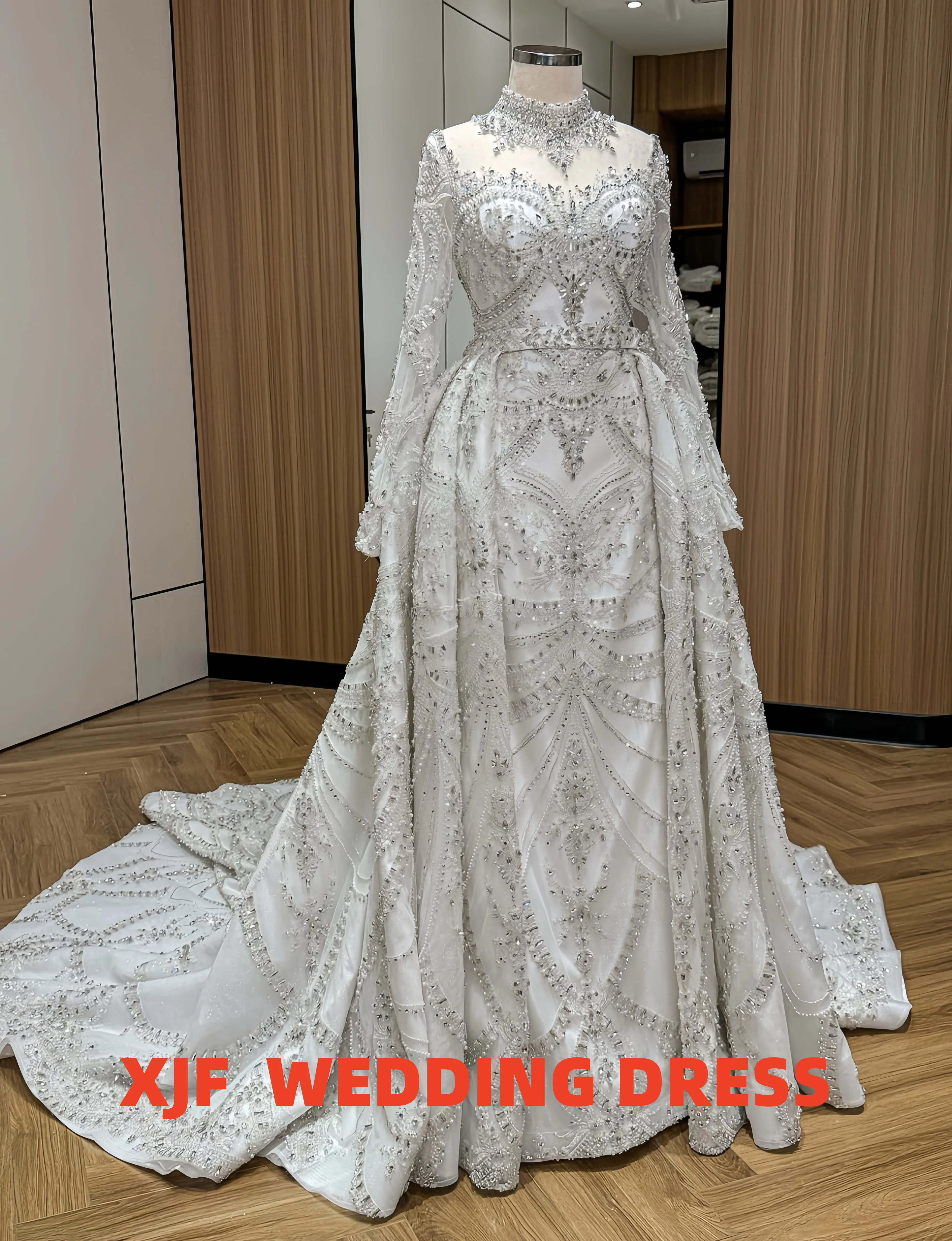 فستان زفاف عربي مسلم مخصص من الدانتيل للنساء بأكمام طويلة وغمد فساتين العروس مع ذيل قابل للانفصال