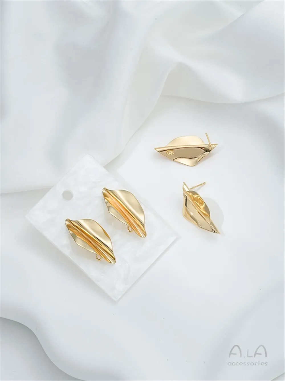 14K Gold-wrapped Glossy Leaf-shaped Curved Surface with Hanging Rings, Earrings 925 Silver Needle DIY Earrings Jewelry Material