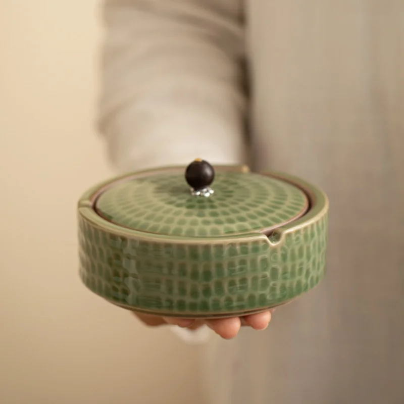 

Ceramic ashtray with lid, home office, creative personality, trendy living room decoration, Chinese style anti fly ash ashtray